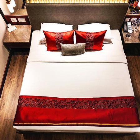 Vivanta Kolkata Em Bypass Exterior photo Deluxe Room