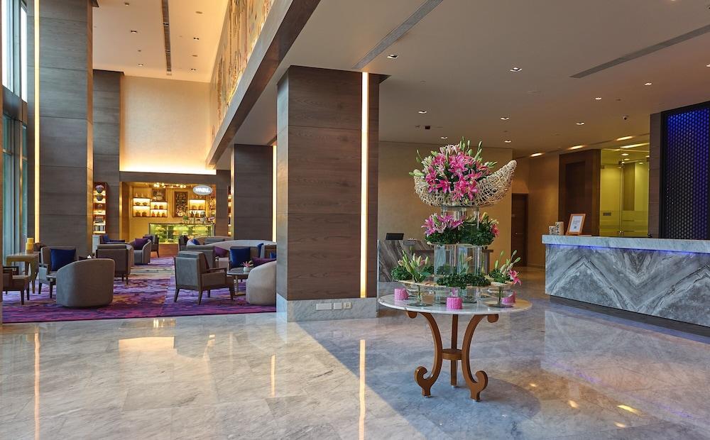 Vivanta Kolkata Em Bypass Exterior photo Lobby
