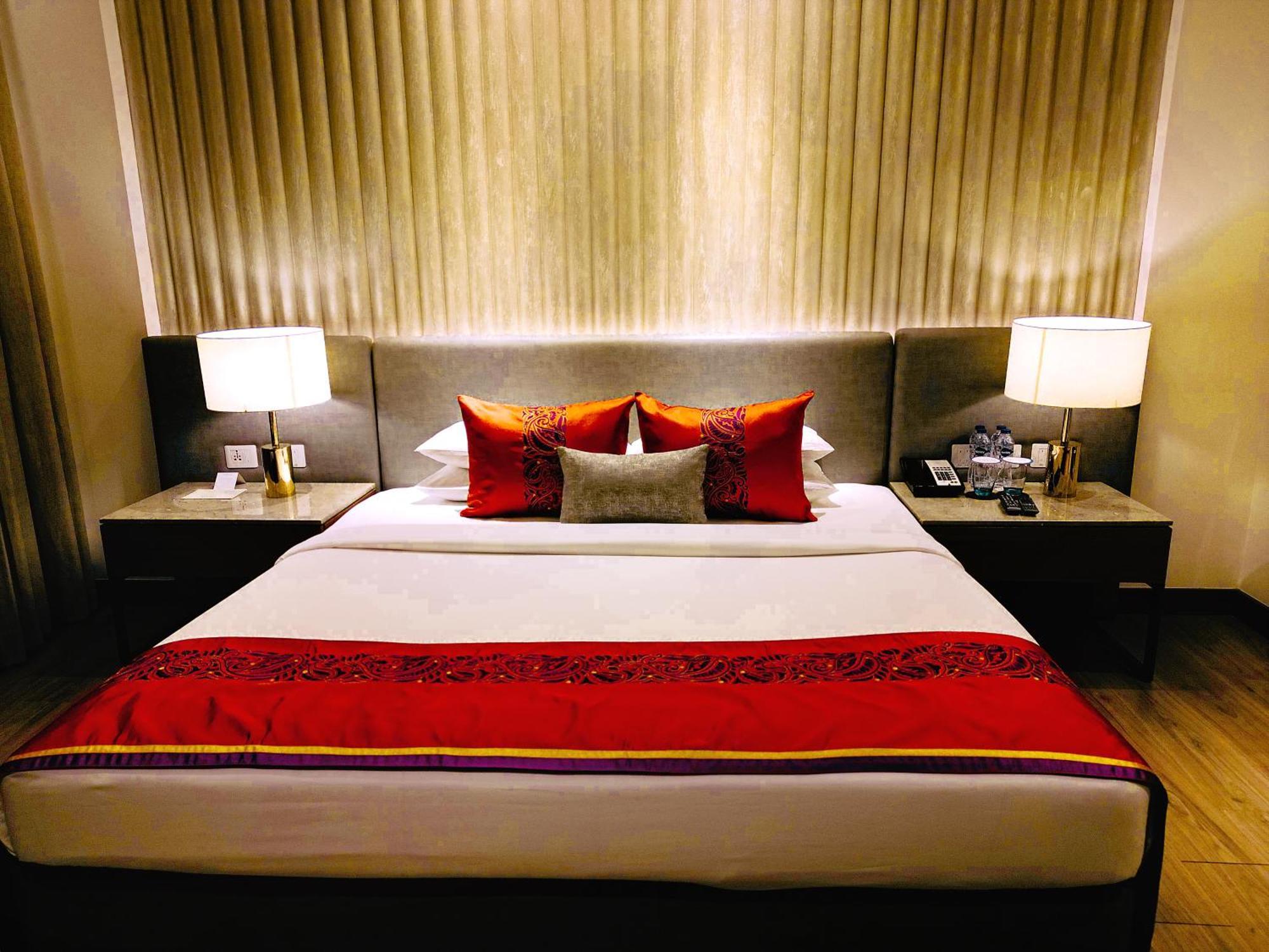 Vivanta Kolkata Em Bypass Exterior photo A bed runner