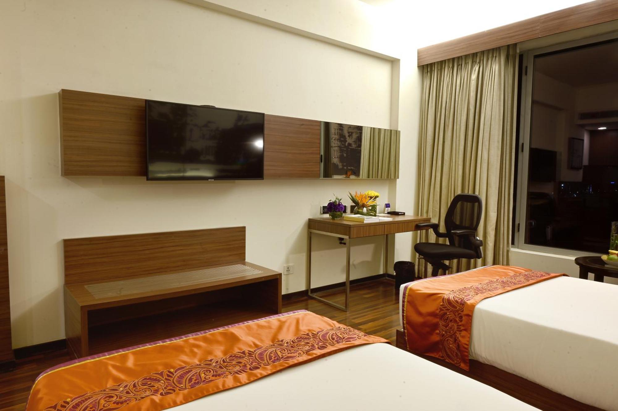 Vivanta Kolkata Em Bypass Exterior photo A room at the hotel