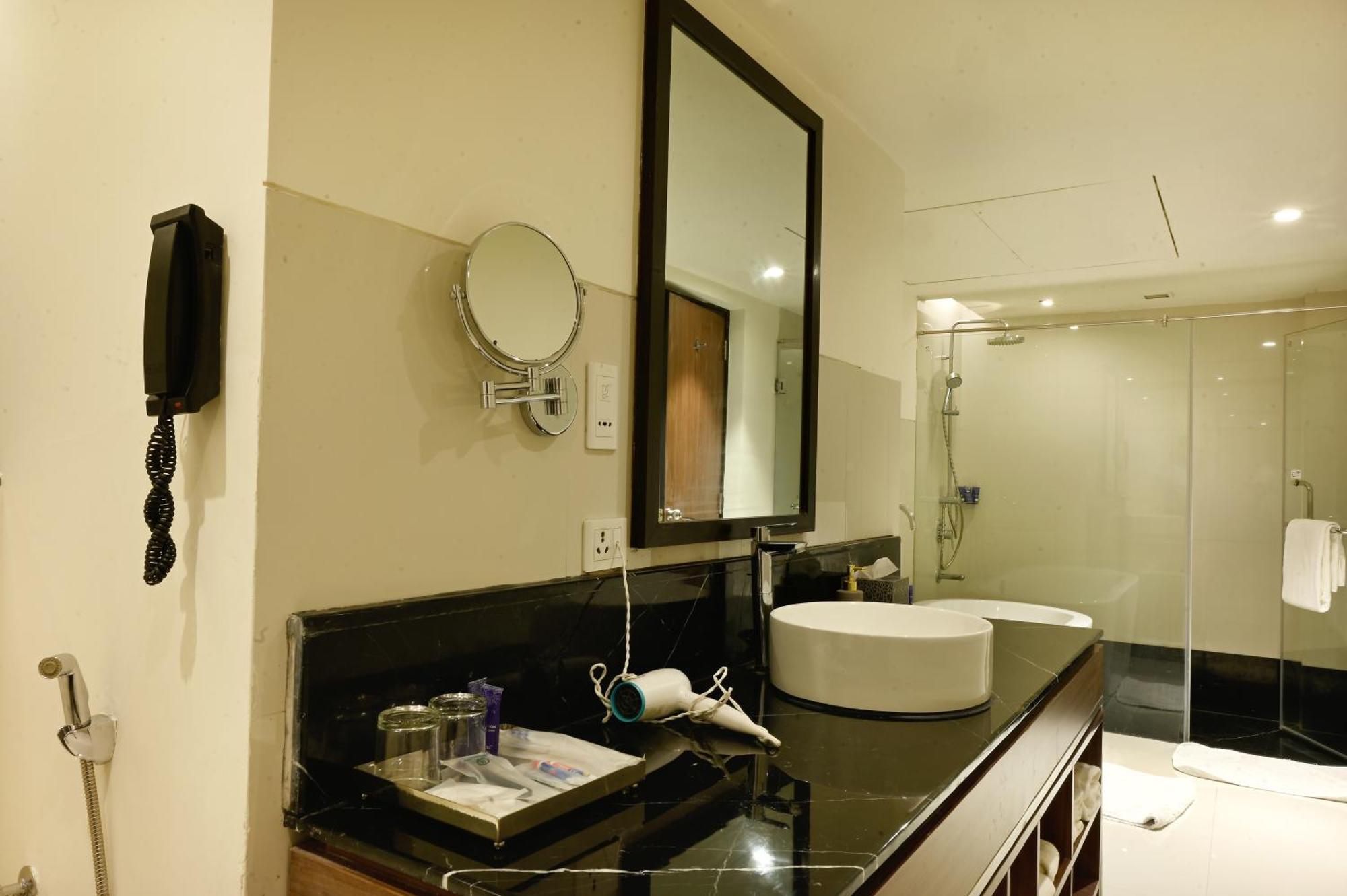 Vivanta Kolkata Em Bypass Exterior photo Bathroom