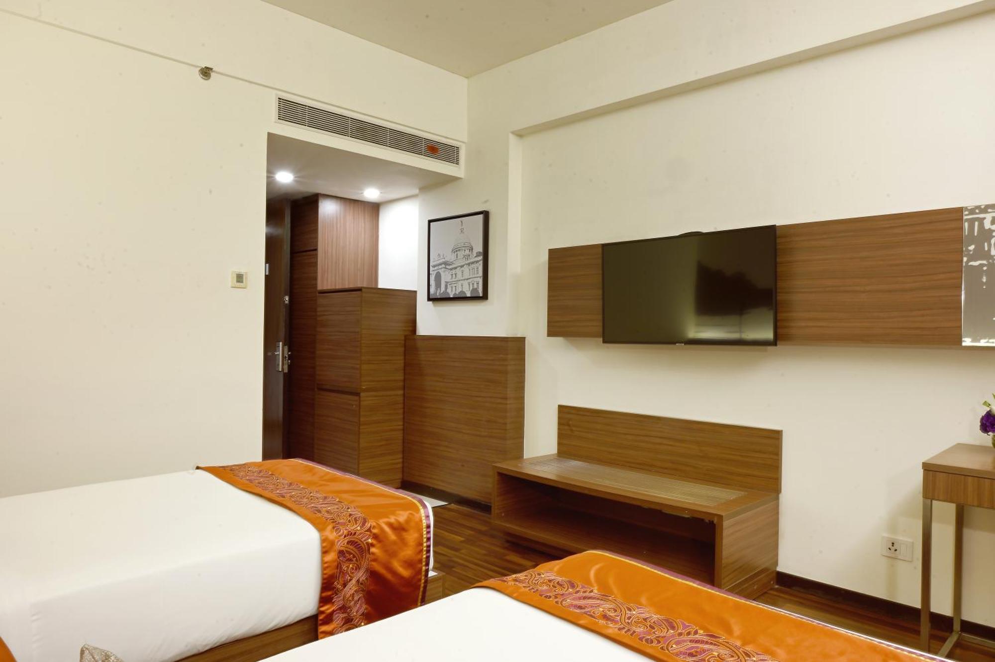 Vivanta Kolkata Em Bypass Exterior photo A room at the hotel