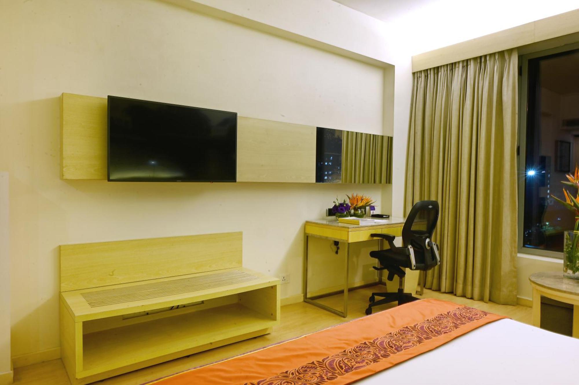Vivanta Kolkata Em Bypass Exterior photo A room at the hotel