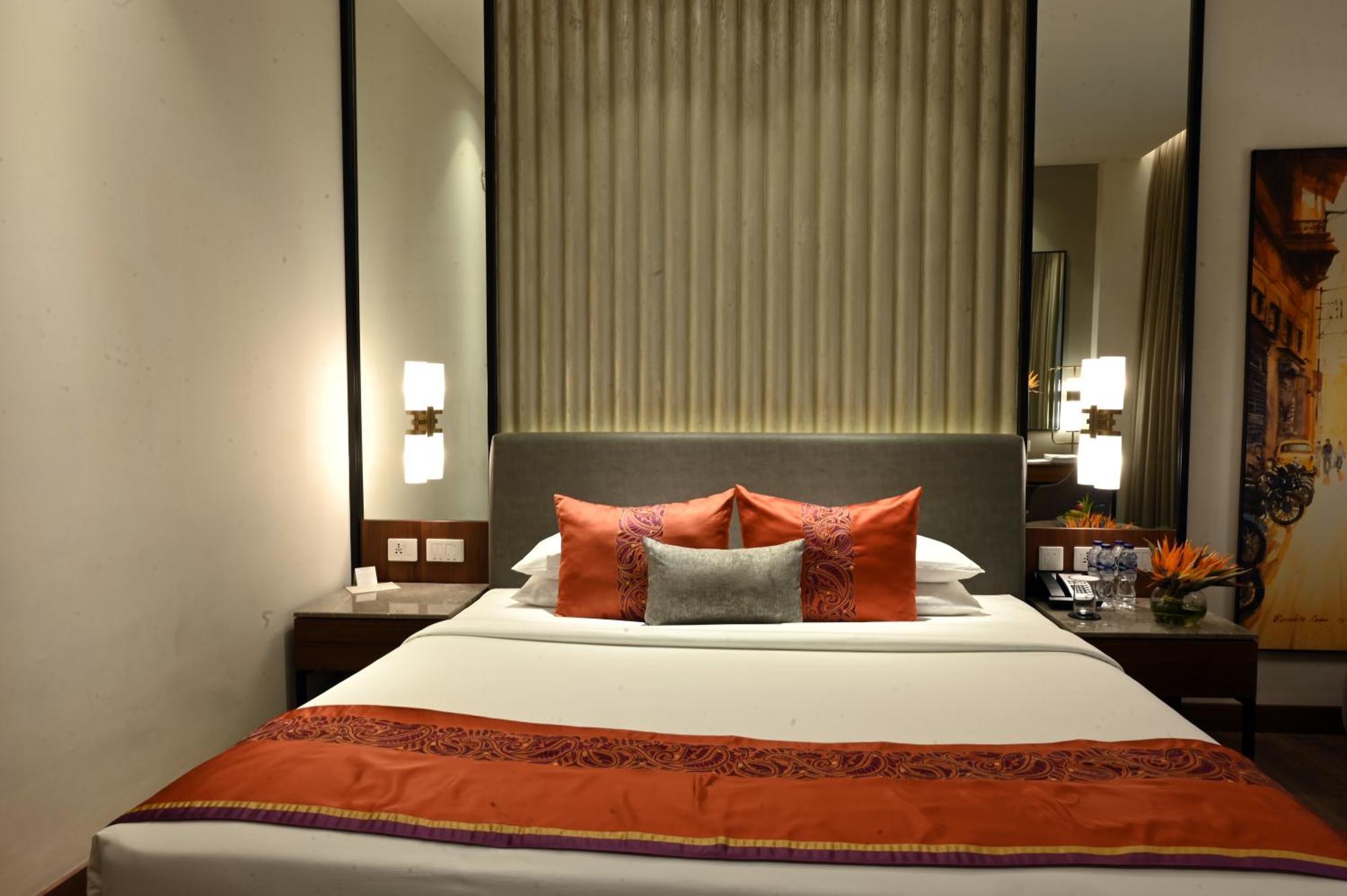 Vivanta Kolkata Em Bypass Exterior photo A room at the Taj Bengal