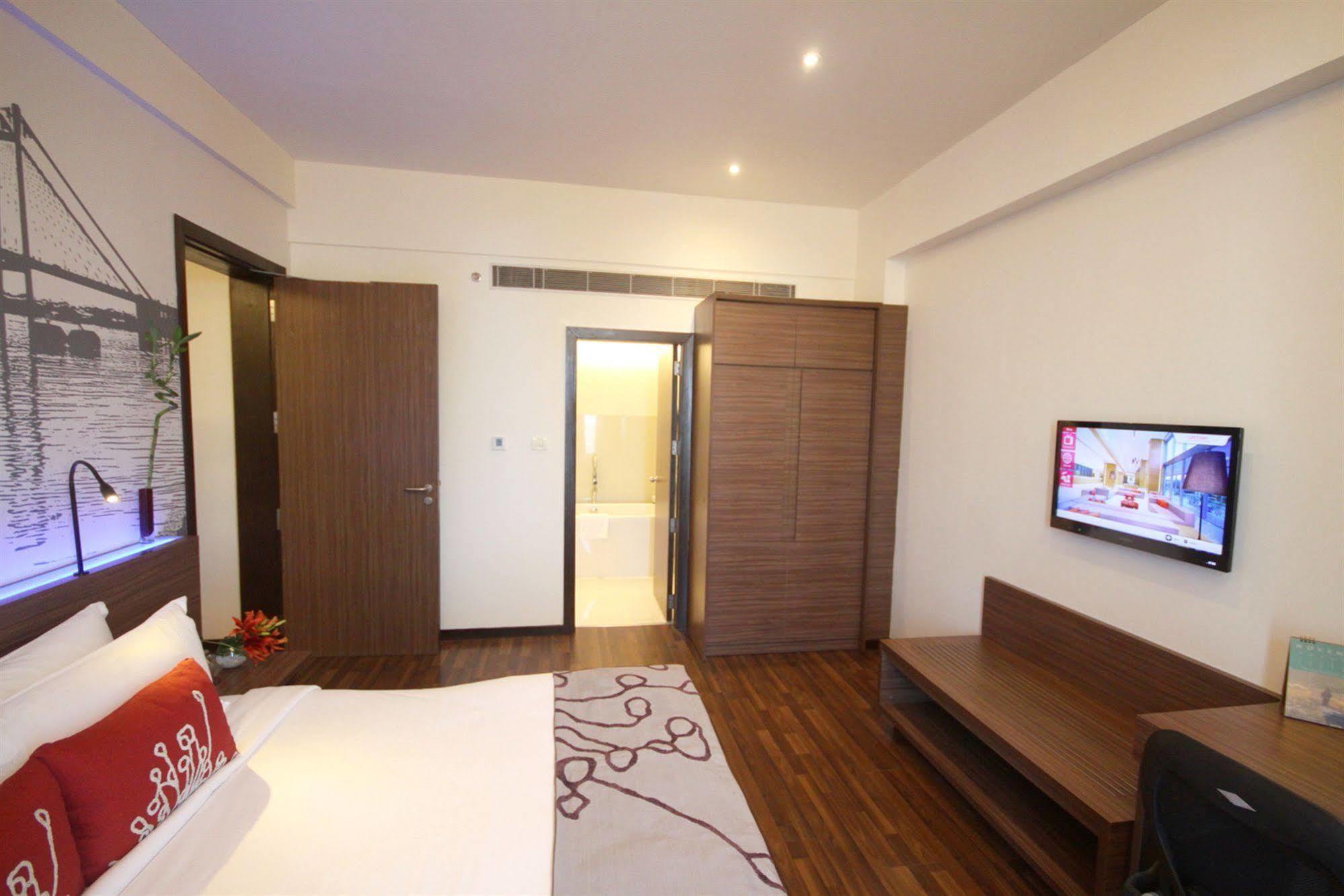 Vivanta Kolkata Em Bypass Exterior photo Deluxe Room