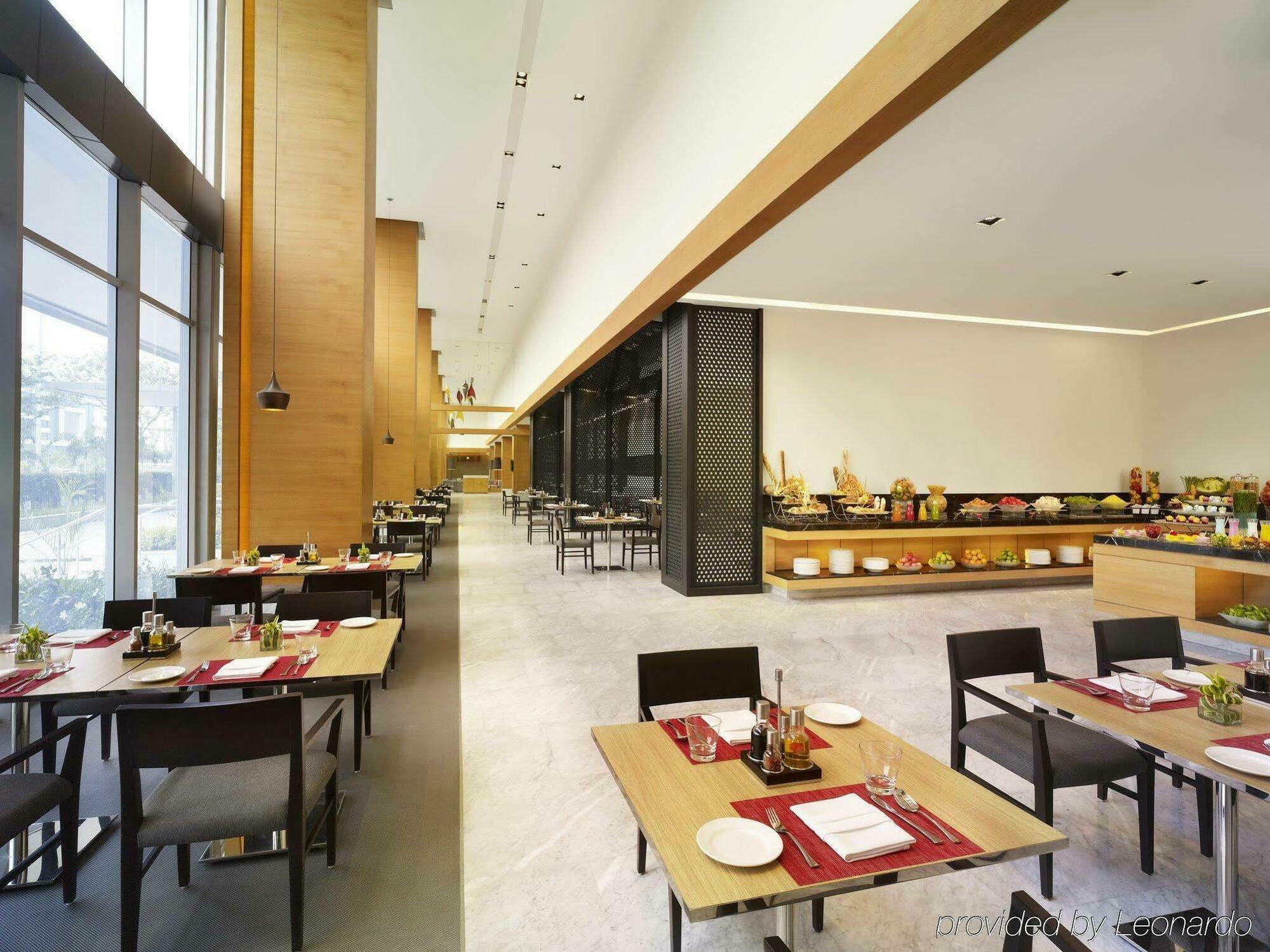 Vivanta Kolkata Em Bypass Exterior photo The restaurant